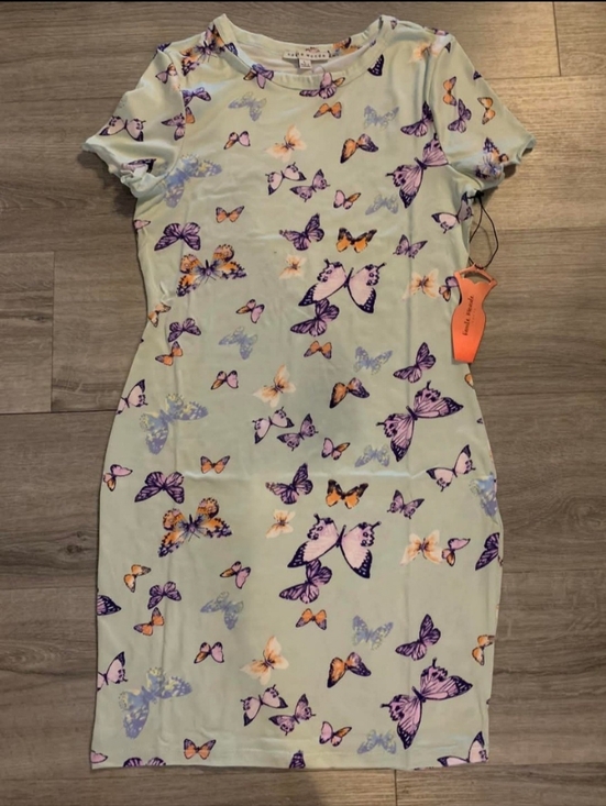 Haute Monde Dresses & Skirts - Haute Monde Ivory Butterfly Print Tee